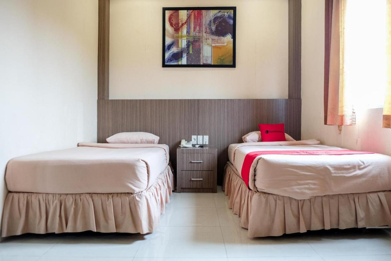 Reddoorz Plus Near Living World Pekanbaru Exterior foto
